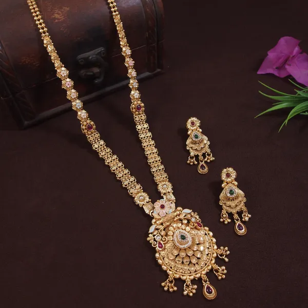 Traditional_Gold_Toned_Long_Brass_Necklace_Set_With_Intricate_Filigree_And_Kundan_Embellishments