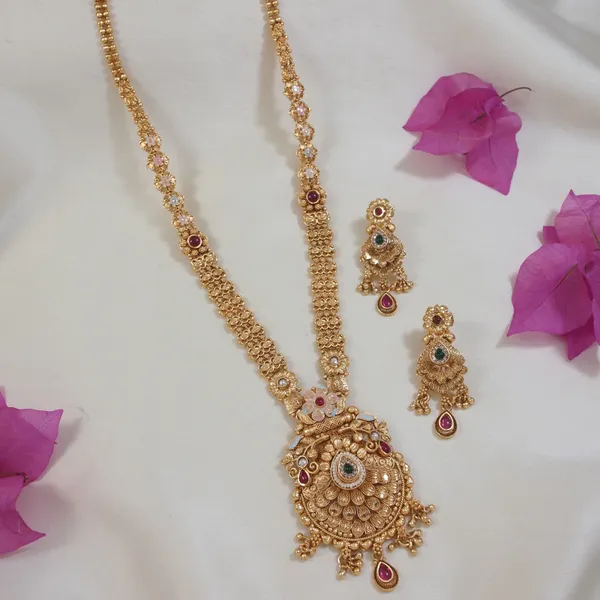 Traditional_Gold_Toned_Long_Brass_Necklace_Set_With_Intricate_Filigree_And_Kundan_Embellishments