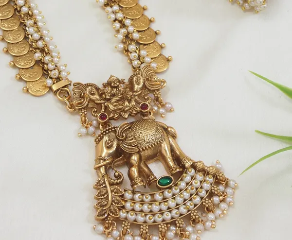 Traditional_Lakshmi_Coin_Haram_Necklace_With_Jhumkas