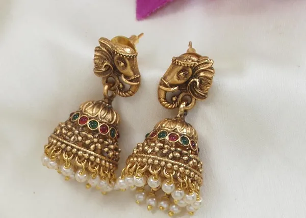 Traditional_Lakshmi_Coin_Haram_Necklace_With_Jhumkas