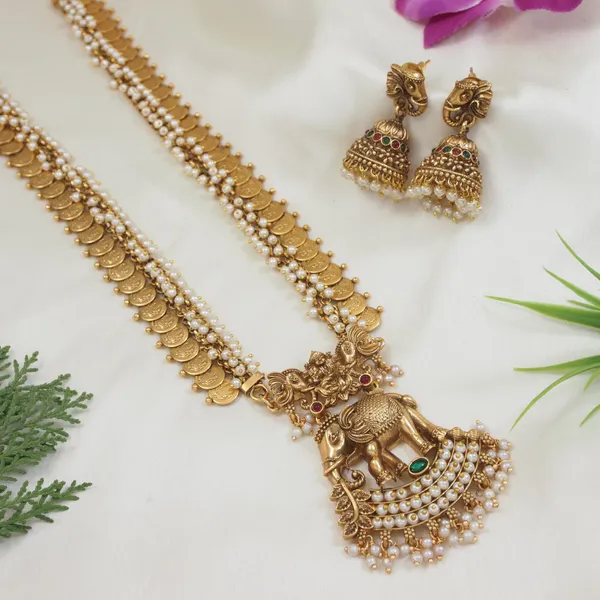 Traditional_Lakshmi_Coin_Haram_Necklace_With_Jhumkas