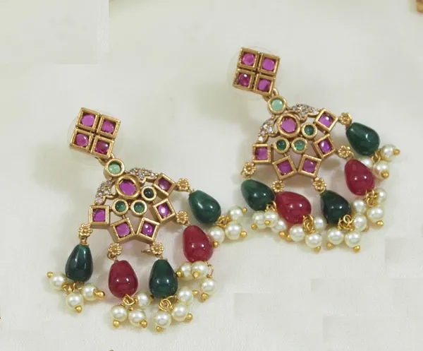 Traditional_Ruby_And_Emerald_Kundan_Necklace_Set_With_Earrings