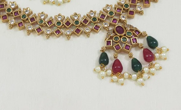 Traditional_Ruby_And_Emerald_Kundan_Necklace_Set_With_Earrings