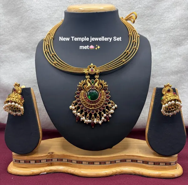 Designer_Unique_Necklace_Set_For_Girls