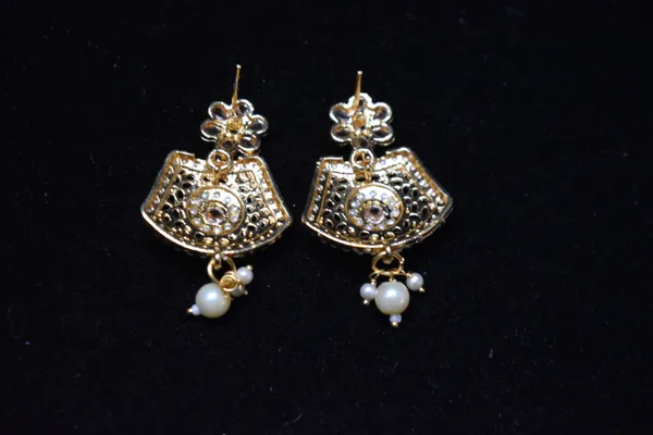 White_Alloy_Beaded_Flower_Pearl_Mala_Set_For_Women