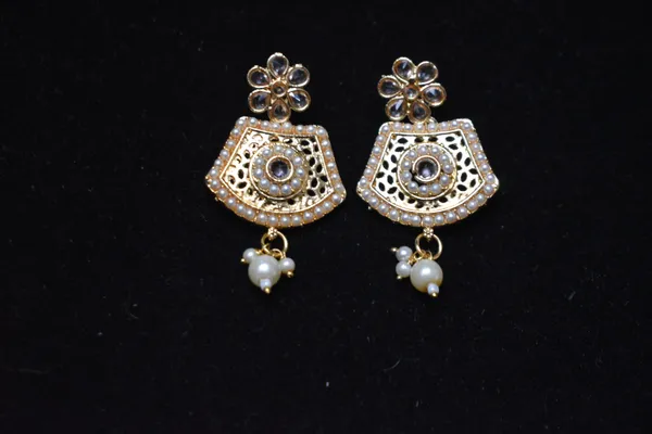 White_Alloy_Beaded_Flower_Pearl_Mala_Set_For_Women