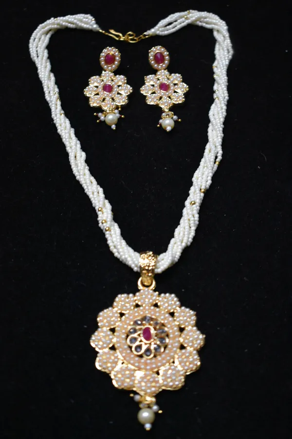 Red_Alloy_Beaded_Flower_Pearl_Mala_Set_For_Women