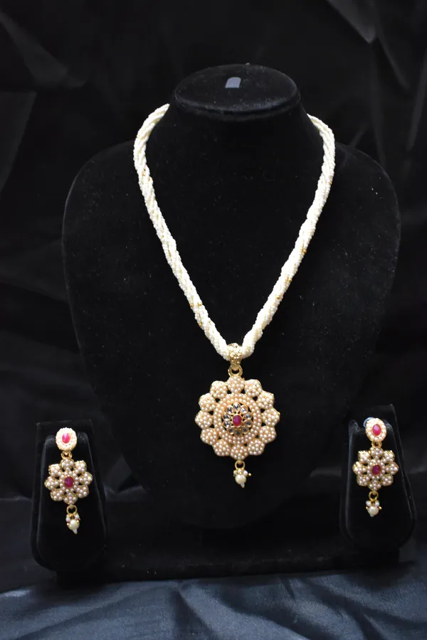 Red_Alloy_Beaded_Flower_Pearl_Mala_Set_For_Women