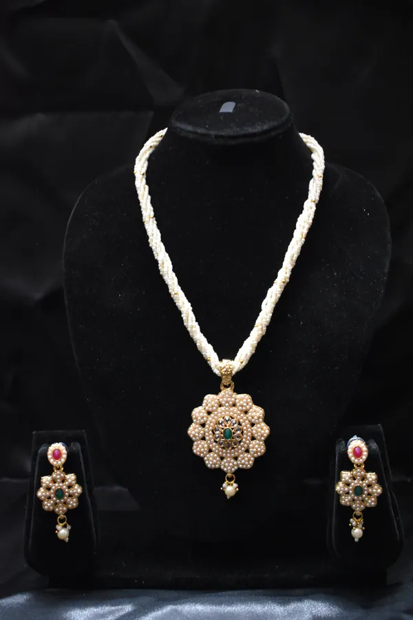 Red_Green_Alloy_Beaded_Flower_Pearl_Mala_Set_For_Women