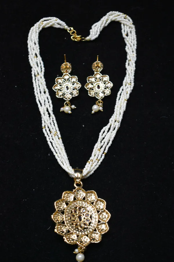 White_Alloy_Flower_Pearl_Mala_Set_For_Women