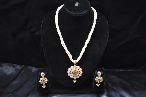 White_Alloy_Flower_Pearl_Mala_Set_For_Women