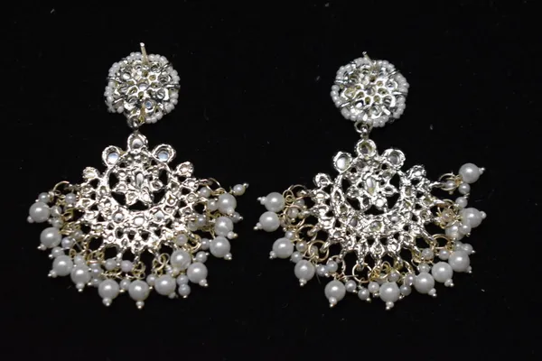 White_Alloy_Kundan_Pearl_Chandbali_For_Women