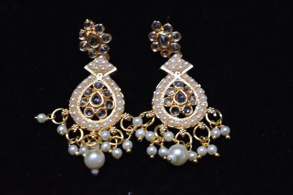 White_Alloy_Beaded_Leaf_Drop_Pearl_Mala_Set_For_Women
