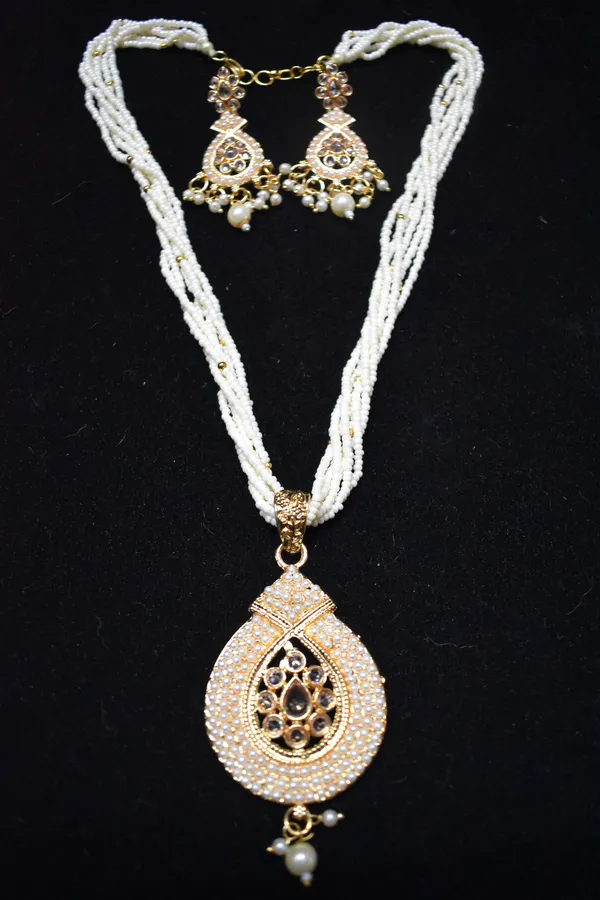 White_Alloy_Beaded_Leaf_Drop_Pearl_Mala_Set_For_Women