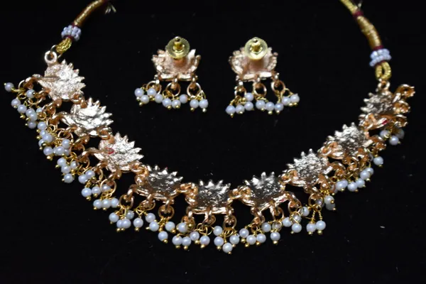 Pink_Green_Alloy_Lotus_Beaded_Choker_Set_For_Women