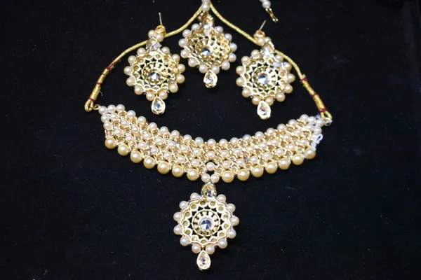 Gold_Alloy_Necklace_Set_For_Women