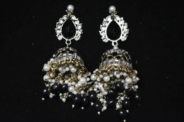 Black_Alloy_Kundan_Jhumkas_With_Beaded_Chain_For_Women