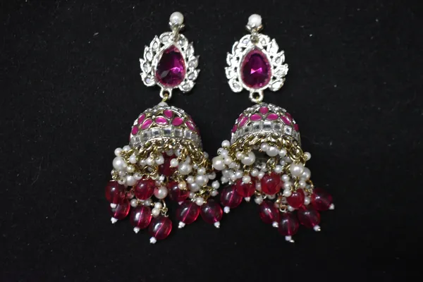 Fuchsia_Pink_Alloy_Kundan_Jhumkas_With_Beaded_Chain_For_Women