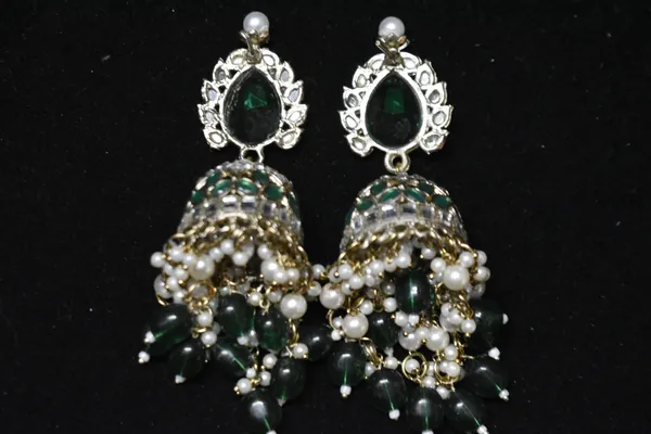 Green_Alloy_Kundan_Jhumkas_With_Beaded_Chain_For_Women