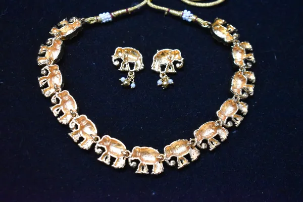 Golden_Alloy_Elephant_Necklace_Set_For_Women
