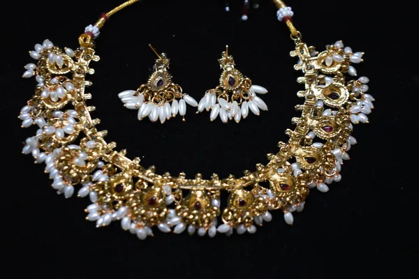 Red_Green_Alloy_Maharashtrian_Beaded_Choker_Necklace_Set_For_Women