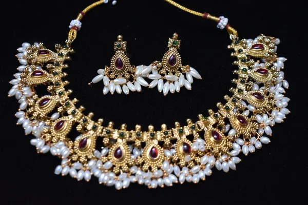Red_Green_Alloy_Maharashtrian_Beaded_Choker_Necklace_Set_For_Women
