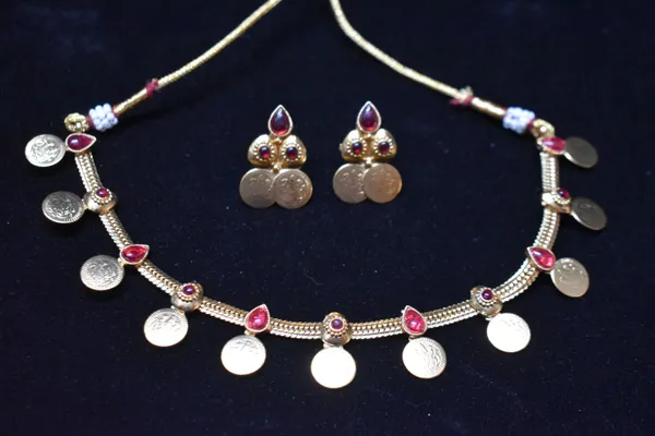 Red_Alloy_Lakshmi_Coin_Chain_Choker_Set_For_Women