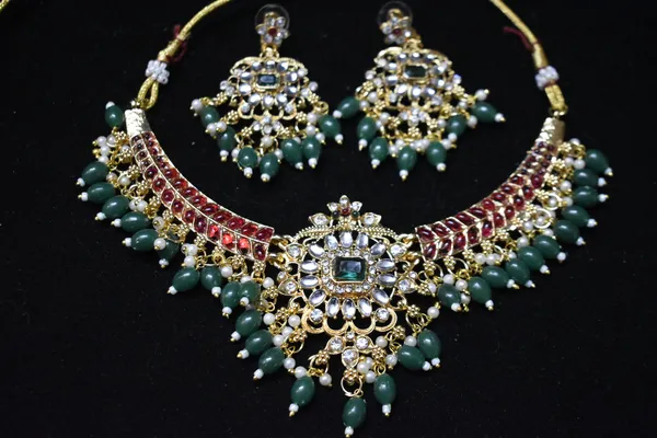 Red_And_Green_Alloy_Kundan_Beaded_Choker_Set_For_Women