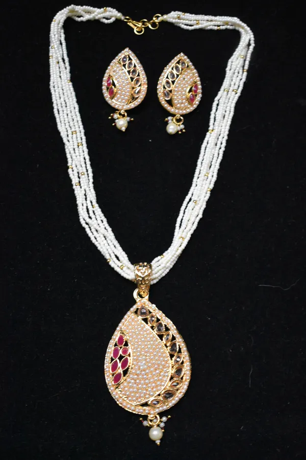 Red_Alloy_Beaded_Leaf_Pearl_Mala_Set_For_Women