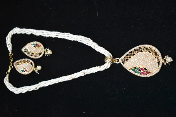Red_And_Green_Alloy_Beaded_Leaf_Pearl_Mala_Set_For_Women