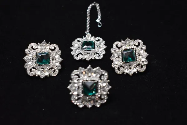 Green_Silver_Alloy_Necklace_Set_With_Mangtika_And_Finger_Ring_For_Women