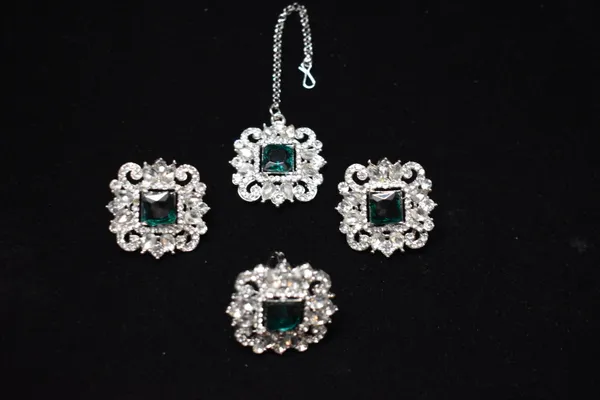 Green_Silver_Alloy_Necklace_Set_With_Mangtika_And_Finger_Ring_For_Women