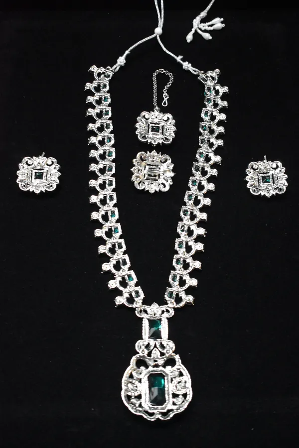 Green_Silver_Alloy_Necklace_Set_With_Mangtika_And_Finger_Ring_For_Women