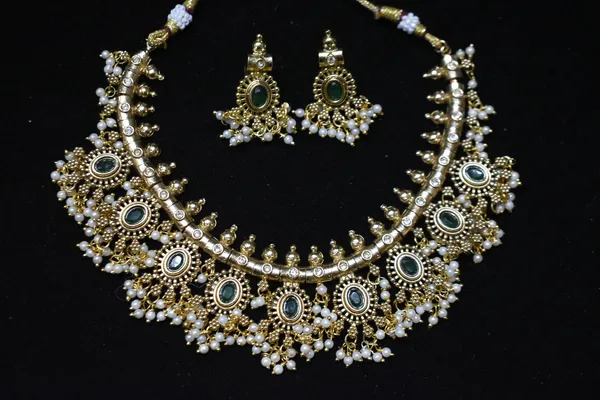 Green_Alloy_Designer_Beaded_Choker_Set_For_Women