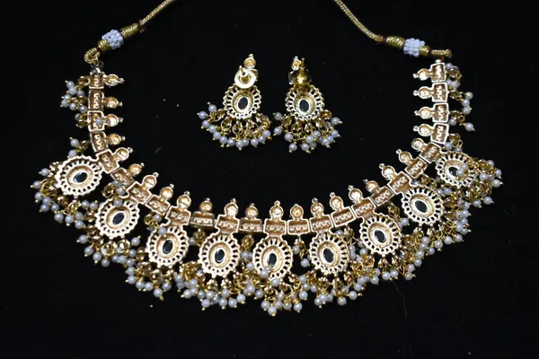 Green_Alloy_Designer_Beaded_Choker_Set_For_Women
