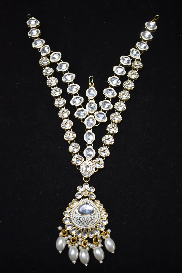 Golden_White_Alloy_Kundan_Meenakari_Bridal_Choker_Set_With_Mathapatti_For_Women