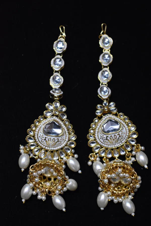 Golden_White_Alloy_Kundan_Meenakari_Bridal_Choker_Set_With_Mathapatti_For_Women