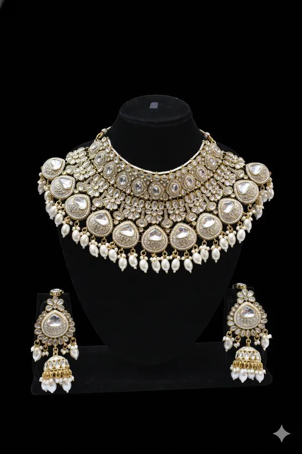 Golden_White_Alloy_Kundan_Meenakari_Bridal_Choker_Set_With_Mathapatti_For_Women