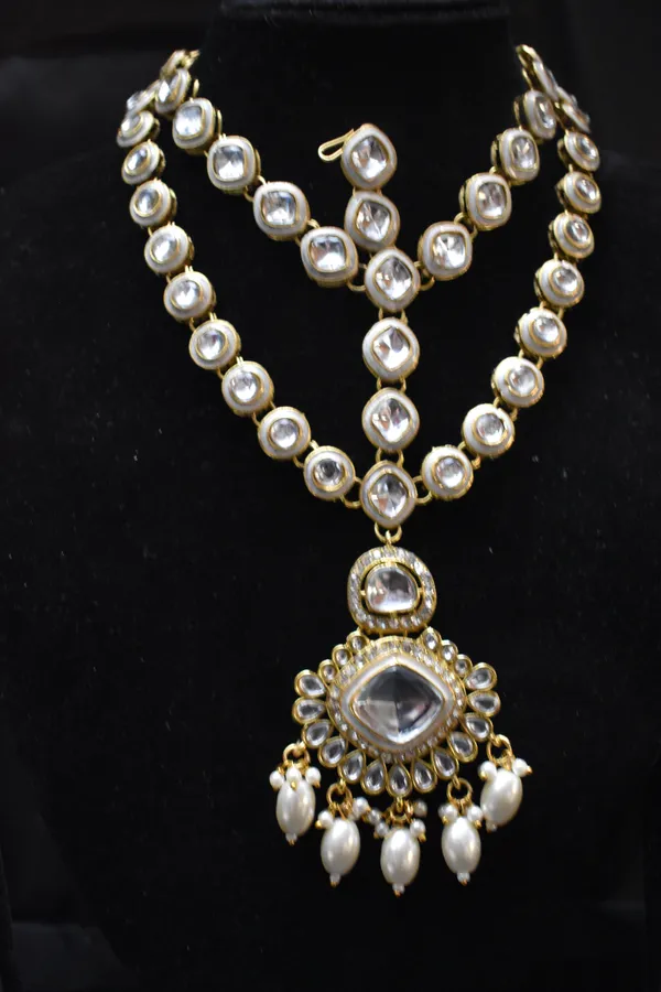 Alloy_Kundan_Meenakari_Bridal_Flower_Choker_Set_With_Mathapatti_For_Women