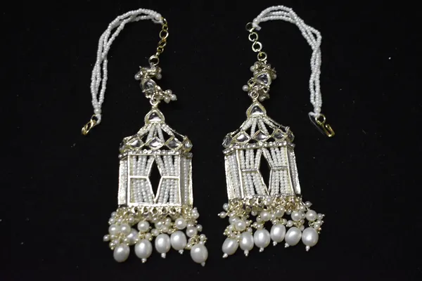 White_Alloy_Kundan_Danglers_With_Beaded_Chain_For_Women