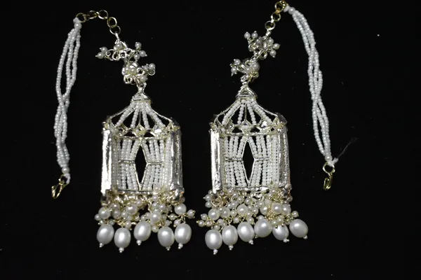 White_Alloy_Kundan_Danglers_With_Beaded_Chain_For_Women