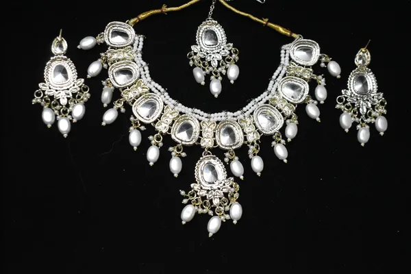 Green_Alloy_Kundan_Bead_Choker_Set_For_Women