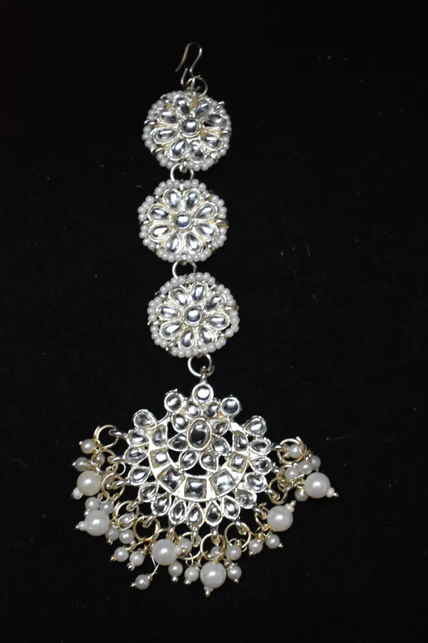 White_Alloy_Earrings_With_Mang_Tikka_For_Women