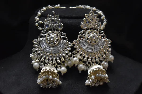 White_Alloy_Earrings_With_Mang_Tikka_For_Women