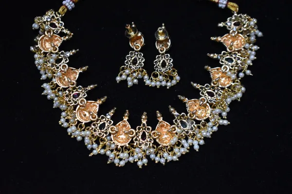 Red_Green_Alloy_Goddess_Lakshmi_Beaded_Choker_Necklace_Set_For_Women
