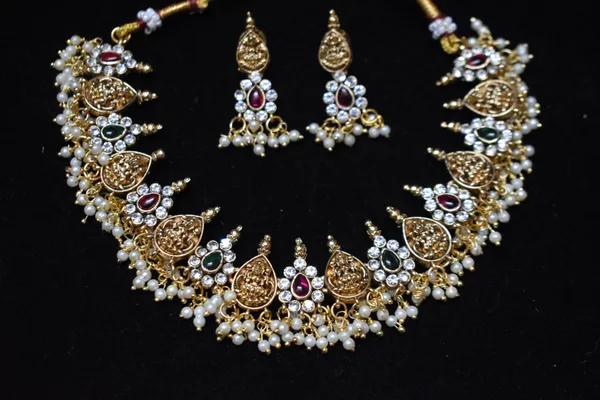 Red_Green_Alloy_Goddess_Lakshmi_Beaded_Choker_Necklace_Set_For_Women