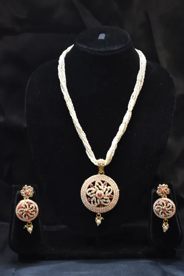 Red_Alloy_Beaded_Flower_Pearl_Mala_Set_For_Women