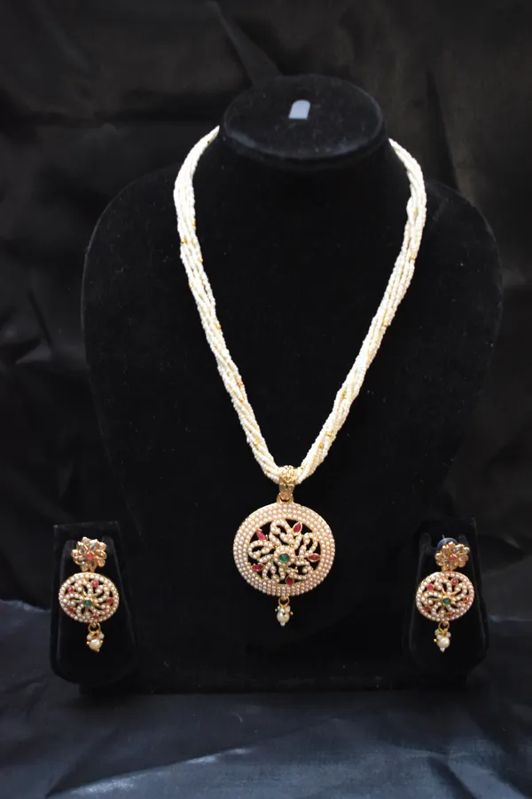 Red_And_Green_Alloy_Flower_Pearl_Mala_Set_For_Women