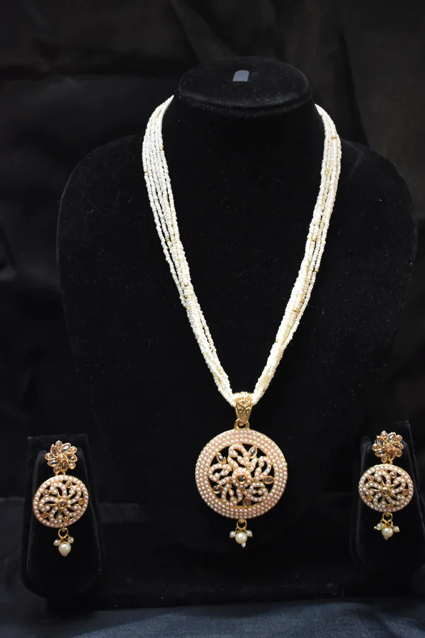 White_Alloy_Beaded_Flower_Pearl_Mala_Set_For_Women