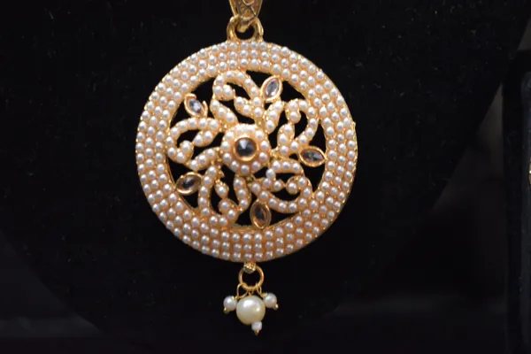 White_Alloy_Beaded_Flower_Pearl_Mala_Set_For_Women